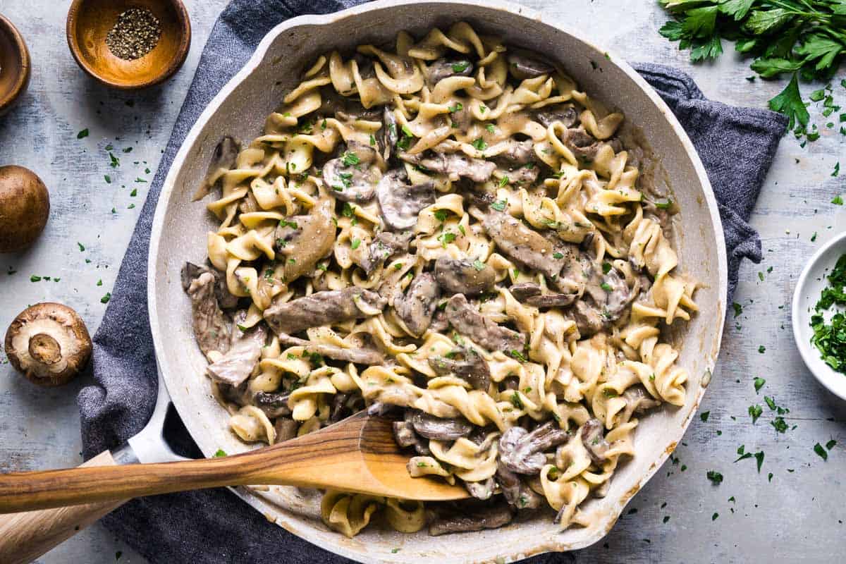 Easy 30-Minute Beef Stroganoff: A Quick & Flavorful Family Meal